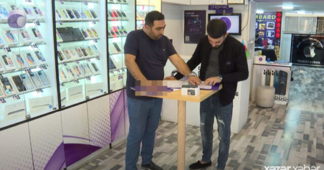 DİQQƏT: Dələduz telefon mağazası sahibinin adından nömrə satır – VİDEO