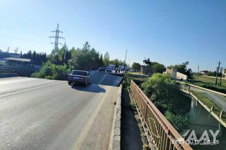Qanun zədələnir, məsuliyyətsizlik “sel”i körpü uçurur… – Kimdir günahkar: çay yoxsa rəsmi qurum? (VİDEO)