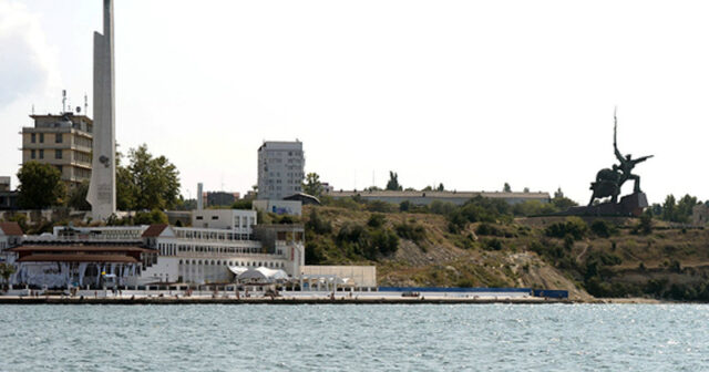 USQ Sevastopol dəniz zavoduna 10 raket atdı: iki gəmi sıradan çıxdı, 24 nəfər yaralandı