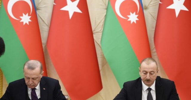 İğdır-Naxçıvan qaz kəmərinin təməlqoyma mərasimi keçirildi, sənədlər imzalandı