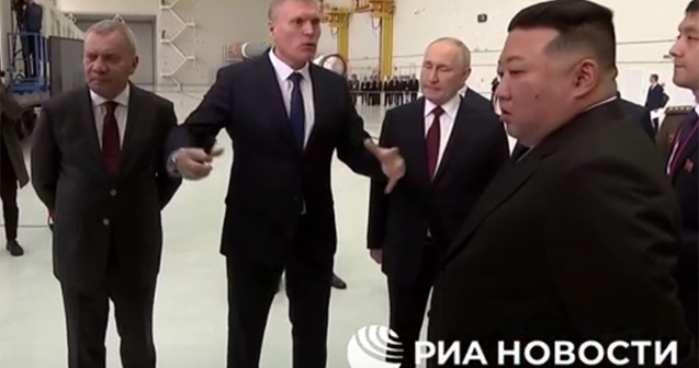 Kim Çen In Rusiyada raketlərə baxış keçirdi – Video