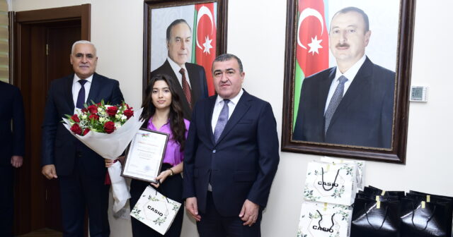 Xətai rayonunda yüksək bal toplayan gənclərlə görüş keçirilib