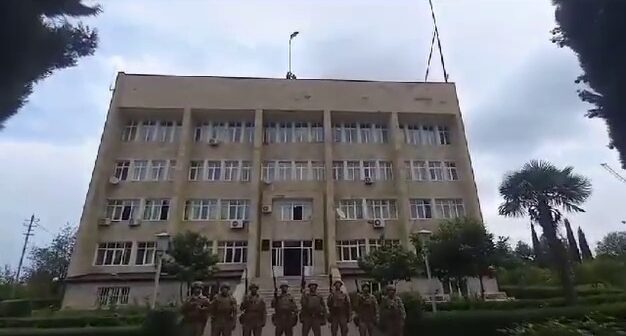AĞDƏRƏ AZADDIR! ŞƏHƏRİN MƏRKƏZİNDƏ BAYRAĞIMIZ QALDIRILDI – VİDEO