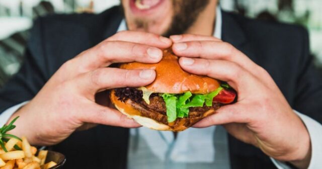 Hamburger və kolbasa kişi libidosunu öldürür – Uroloq