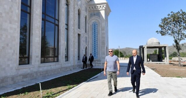 Prezident Zəngilan məscidində görülən işlərlə tanış oldu – Fotolar