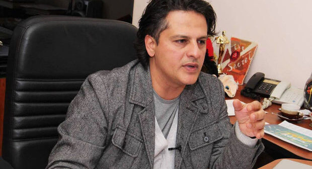 Kukla Teatrının baş rejissoru işdən azad olunması barədə ərizə yazıb