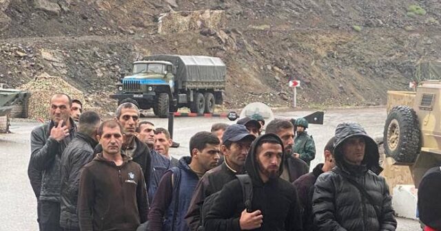Paşinyan erməni hərbçilərini Qarabağdan çıxarır: “tələbə” adı ilə…
