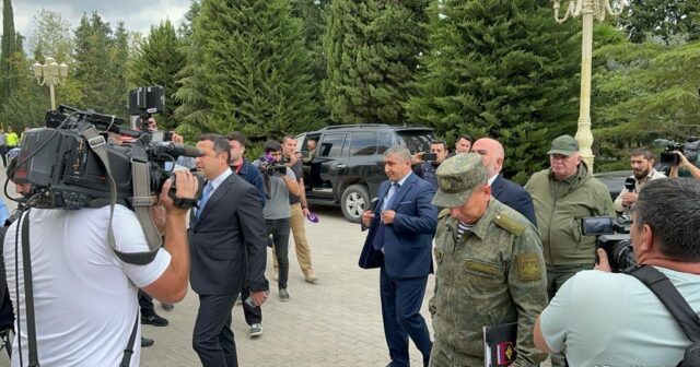 XANKƏNDİDƏN GƏLƏN ERMƏNİ NÜMAYƏNDƏLƏR YEVLAXDA: QAPALI GÖRÜŞ GEDİR -CANLI