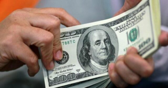 Dollar 28 lirəni keçərək rekord qırdı