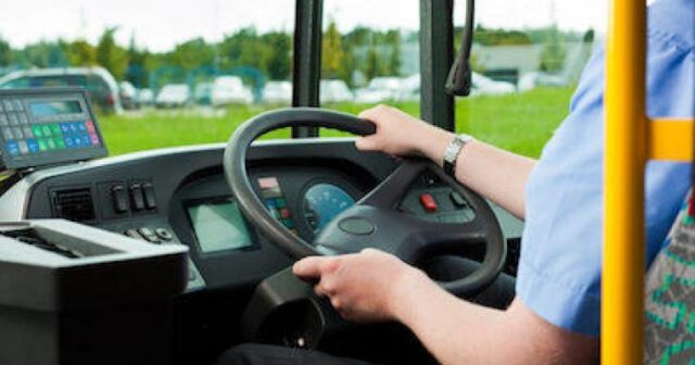 ÖLKƏDƏ AVTOBUS SÜRÜCÜSÜ TAPILMIR… EKSPERT SƏBƏBİNİ AÇIQLADI