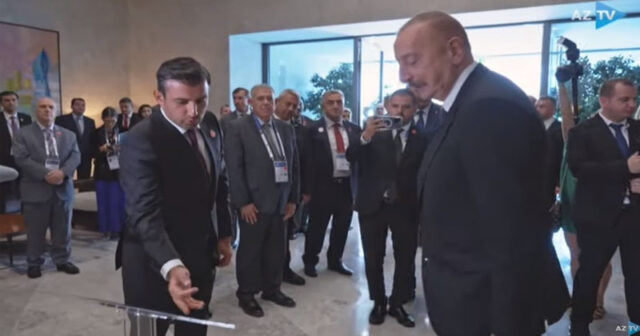Selçuk Bayraktardan Prezidentə maraqlı hədiyyə (VİDEO)