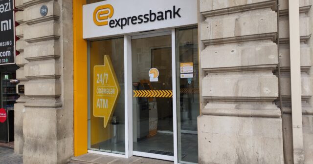 “EXPRESSBANK” MƏHKƏMƏ QAPILARINDAN ƏL ÇƏKMİR