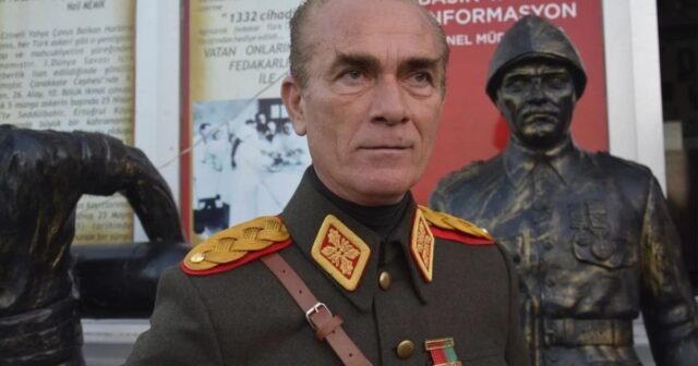 Atatürkə oxşayan şəxsin 1 saata qazandığı pul DODAQ UÇUQLATDI – FOTO