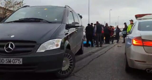 Bakıda sərnişin avtobusu piyadaları vurub öldürdü (VİDEO)