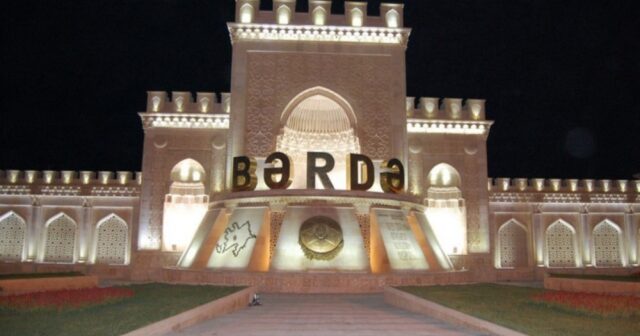 XANKƏNDİDƏ BAYRAĞIMIZ DALĞALANIR, BƏRDƏDƏ YOX – FOTO