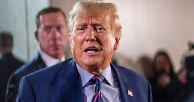 DONALD TRAMP HƏBS OLUNARKƏN GEYİNDİYİ KOSTYUMU HİSSƏ-HİSSƏ SATIR