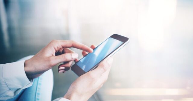 Müəllimlərə “WhatsApp”dan istifadə qadağan edildi