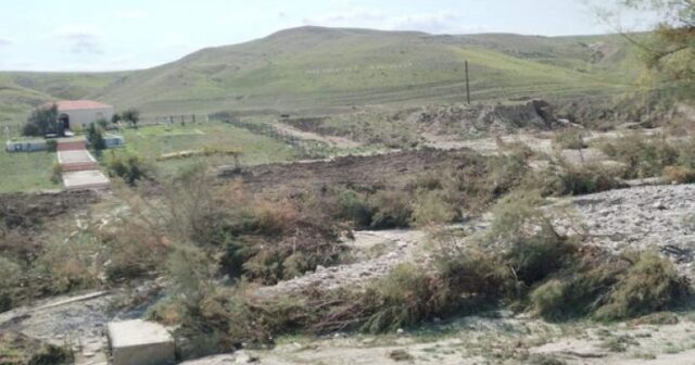 Xızıda Mikayıl Müşfiqin Xatirə Muzeyinə gedən körpü uçdu