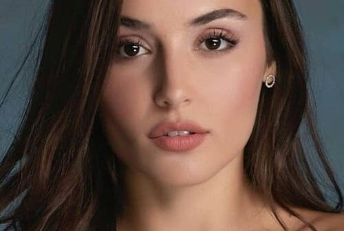 HANDE ERÇEL ÖZÜNÜ ONA OXŞATDI – FOTO