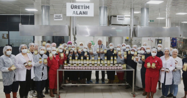 BU FABRİKDƏ ANCAQ QADINLAR İŞLƏYİR