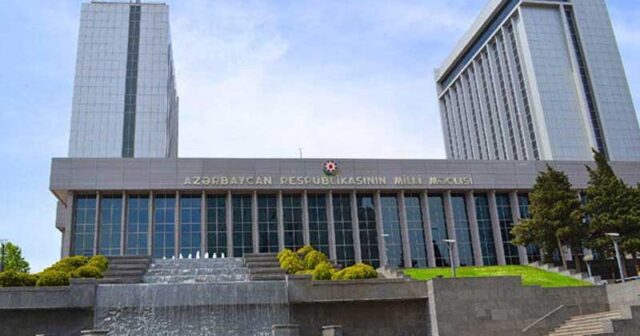 Deputatlar tətilə çıxdı