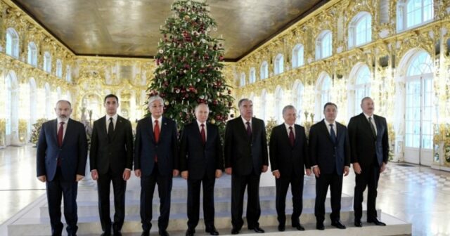 Prezidentlər “Yekaterina sarayı”nda – Foto