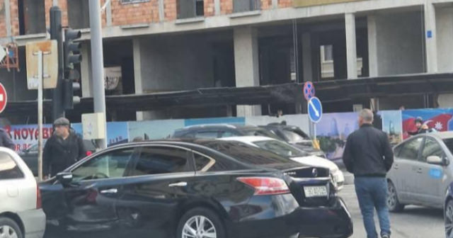 Bakıda yüksək vəzifəli şəxsin xidməti maşını qəzaya uğradı – FOTO