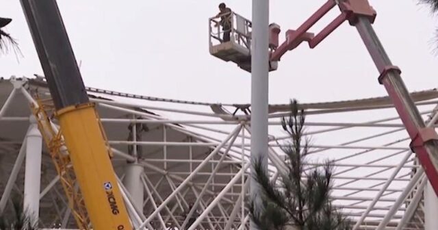 Respublika Stadionunda yıxılaraq ölən fəhlə yağışlı və küləkli havada işləməyə məcbur edilib?