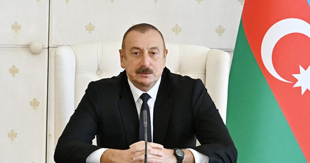 İlham Əliyev “Böyük Peterhof Sarayı” ilə tanış olub