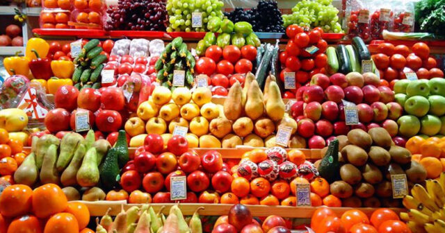 Kilosu 70 manata şaftalı, ədədi 7 manata ərik – Bu meyvələri alan var?