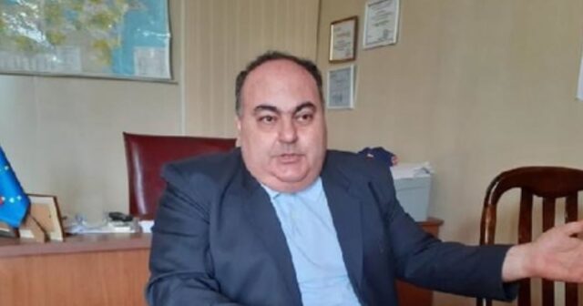 Prezidentliyə namizəd vəzifəsini dondurdu