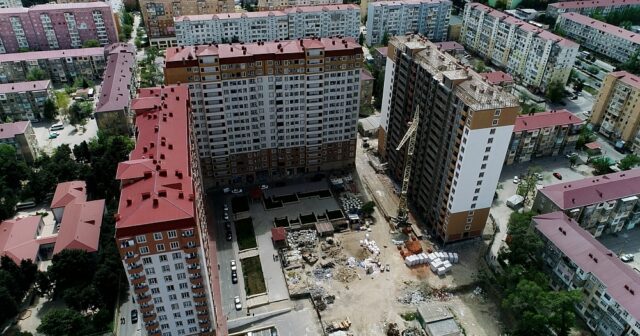 “Kristal Abşeron”da bir mənzili su basdı, nöqsanlar üzə çıxdı – Video