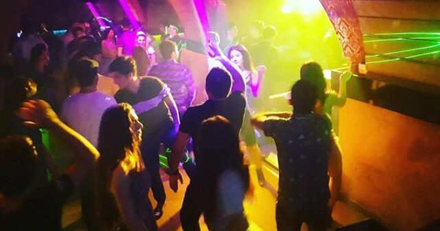 Bakının məşhur gecə klubunda dava: Barmen müştərini döydü