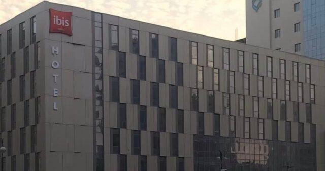 Bakıda şirkət nümayəndəsi taksi sürücüsünü otelə apardı, 18 min manatı oğurlandı