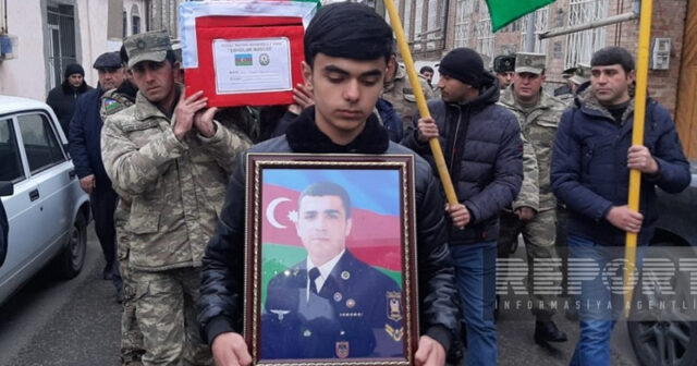 Laçındakı qəzada həlak olan hərbçi Gəncədə dəfn olundu (FOTOLAR)