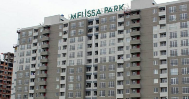 “Melissa Park”ın binasında çatlar yaranıb-FOTO