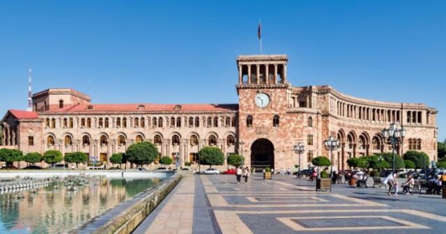 Ermənistan dövlət atributlarına dəyişikliyi Azərbaycan və Türkiyənin təzyiqi ilə edir? – Açıqlama