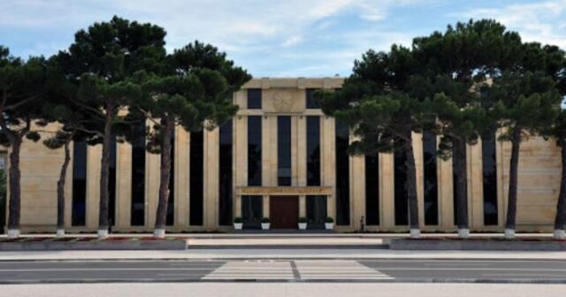 Baş prokurorun sabiq birinci müavini və icra hakimiyyəti arasında məhkəmə çəkişməsi