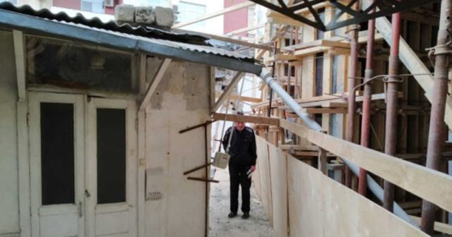 Bakıda evin üstündə bina tikən şirkət məhkəməyə verildi (FOTOLAR)