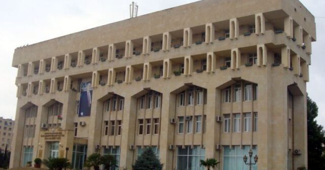 Sabiq məmur Nizami rayonunda qoçuluq edir – İcra Hakimiyyəti göz yumur – FOTOLAR