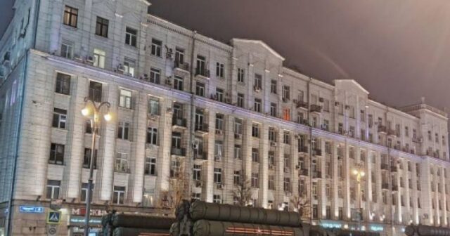 Moskva küçələrində hərbi texnika-VİDEO