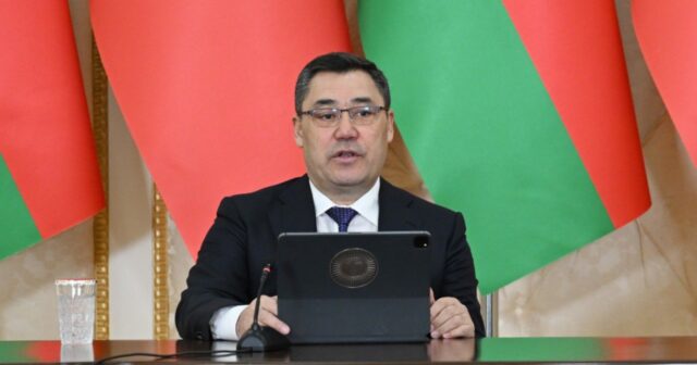 Qırğızıstan Prezidenti Ağdamda məktəb tikintisindən danışdı