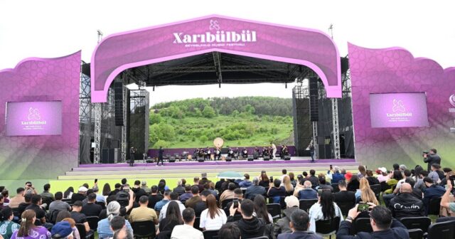 “Xarıbülbül” festivalında “Qarabağnamə” adlı sərgi açılıb