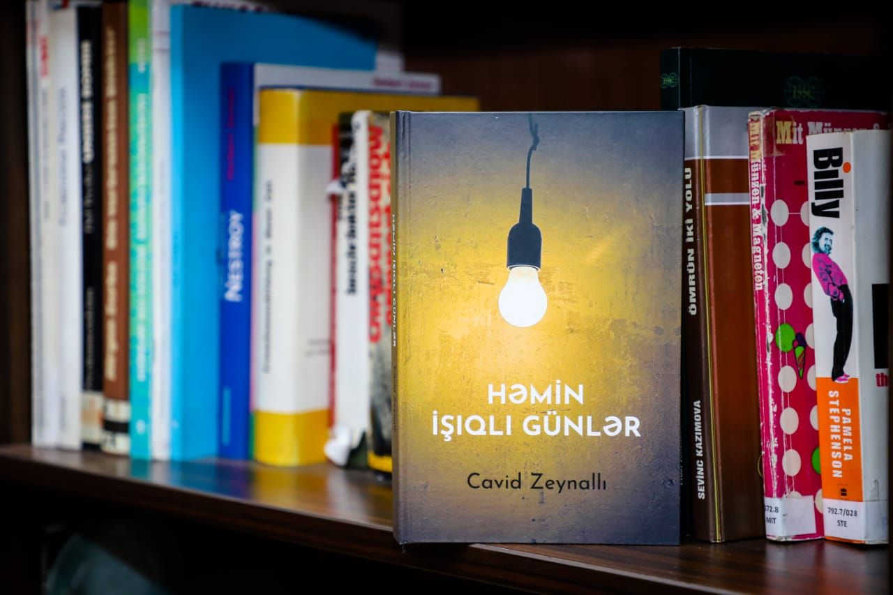 “Həmin işıqlı günlər” – Cavid Zeynallının yeni kitabı