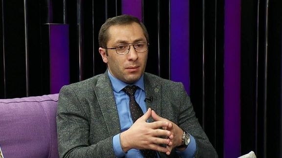 Təhsil ekspertindən Fazil Mustafaya cavab: “Kresloda oturmaqla olmur bu işlər”