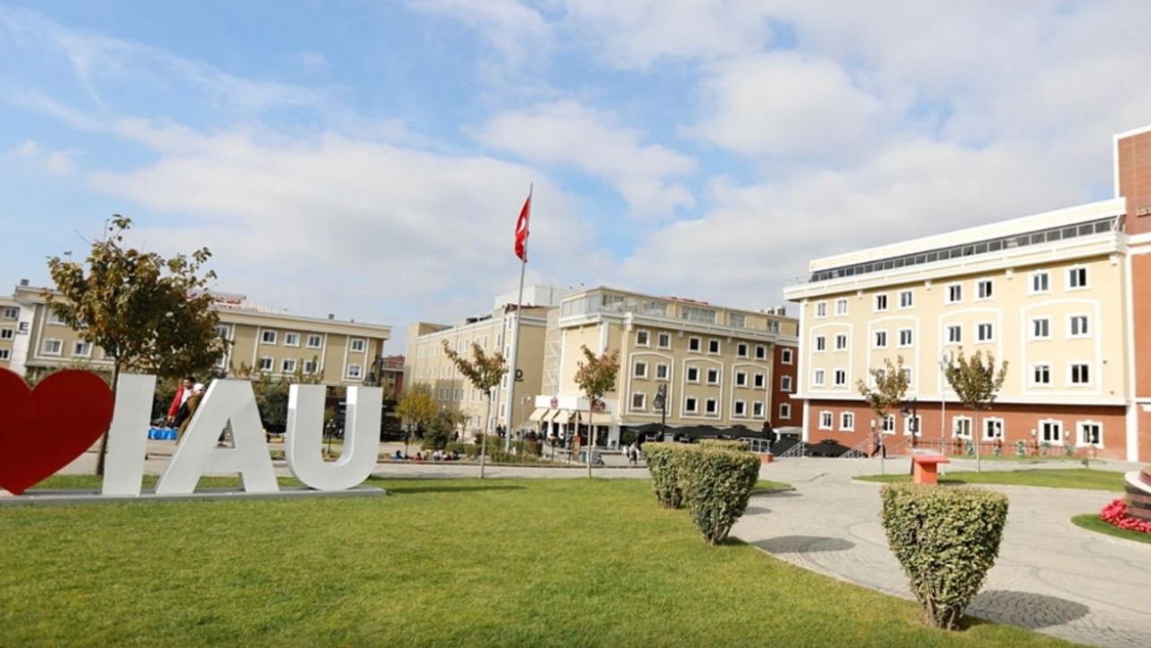 İstanbulun mərkəzində bir dünya universiteti-VİDEO