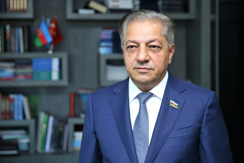 Nazirlik deputatın şirkətindən 3 milyonluq dərman alır