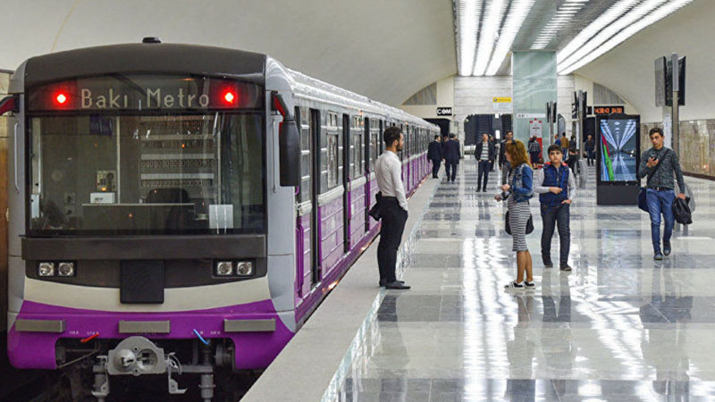 Metroda kondisioner problemi: Sərnişinlər narazıdır (VİDEO)