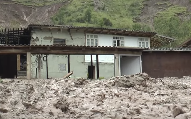 Azərbaycanda bu kənd palçıq altında qaldı – Sakinlər köçürülür (VİDEO)