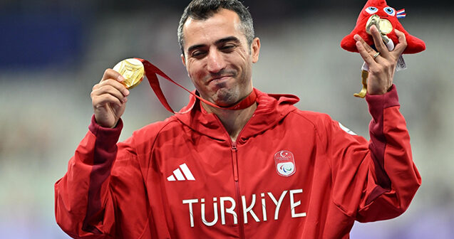 Olimpiya çempionunun qızıl medalı əlindən alındı